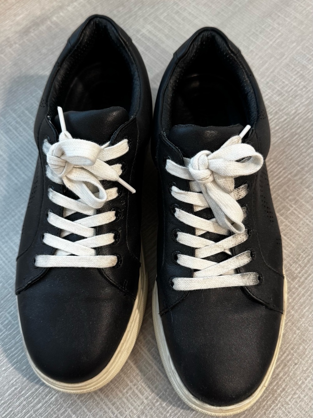 J/Slides Women’s Black Leather Sneakers. Size 8